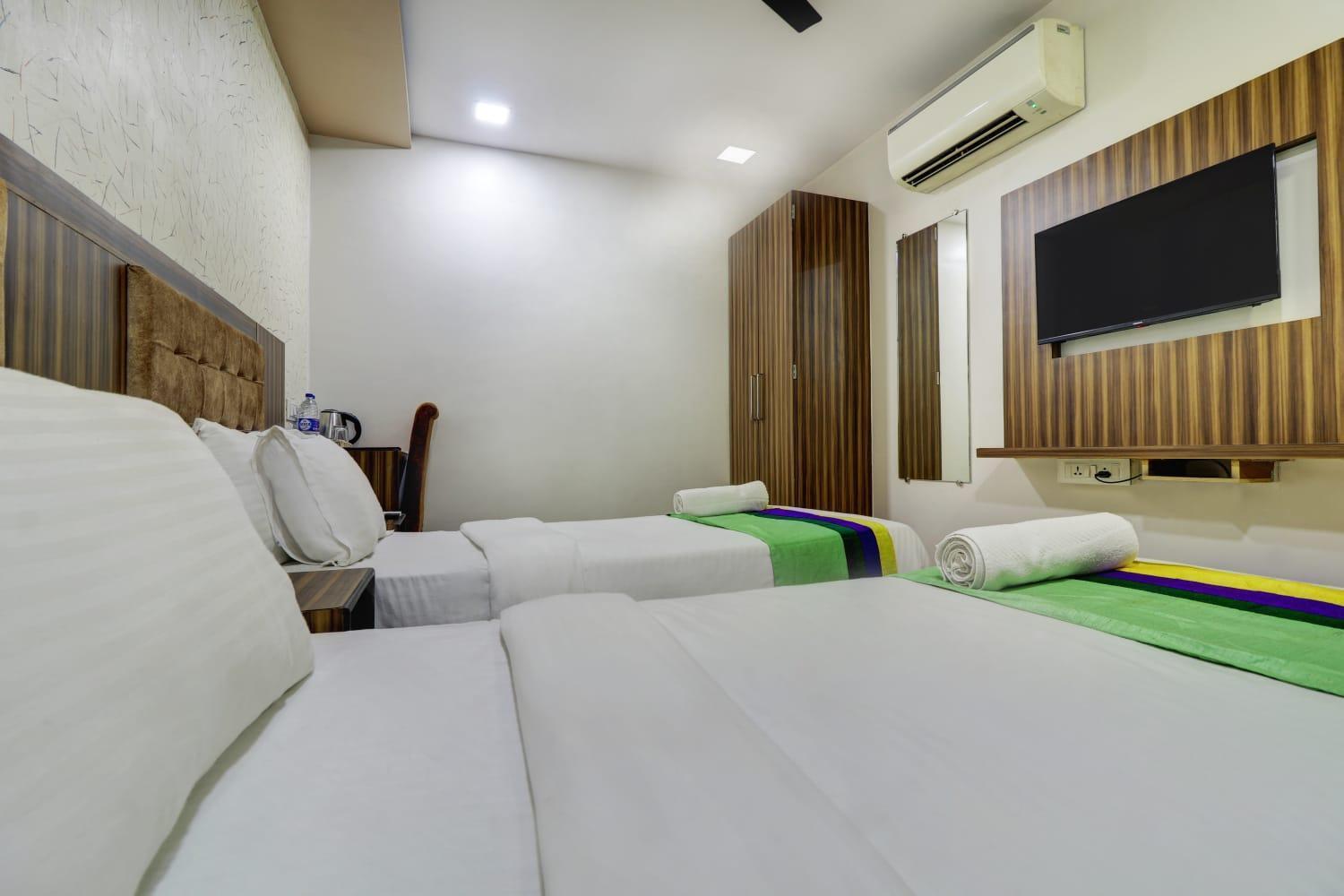 Hotel New Blue Sapphire Residency Mumbai Room photo